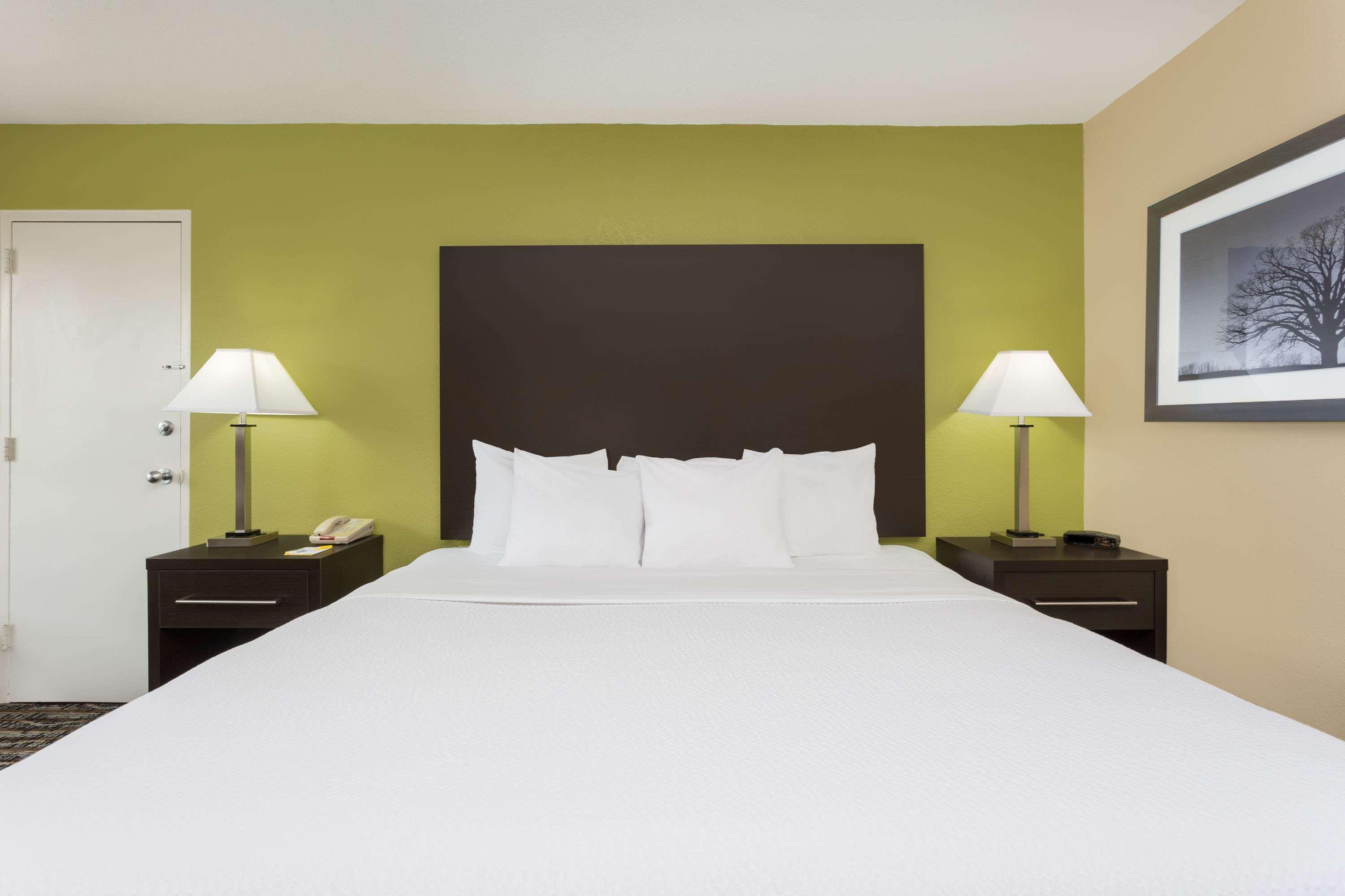 Days Inn By Wyndham Asheville/Mall Kültér fotó