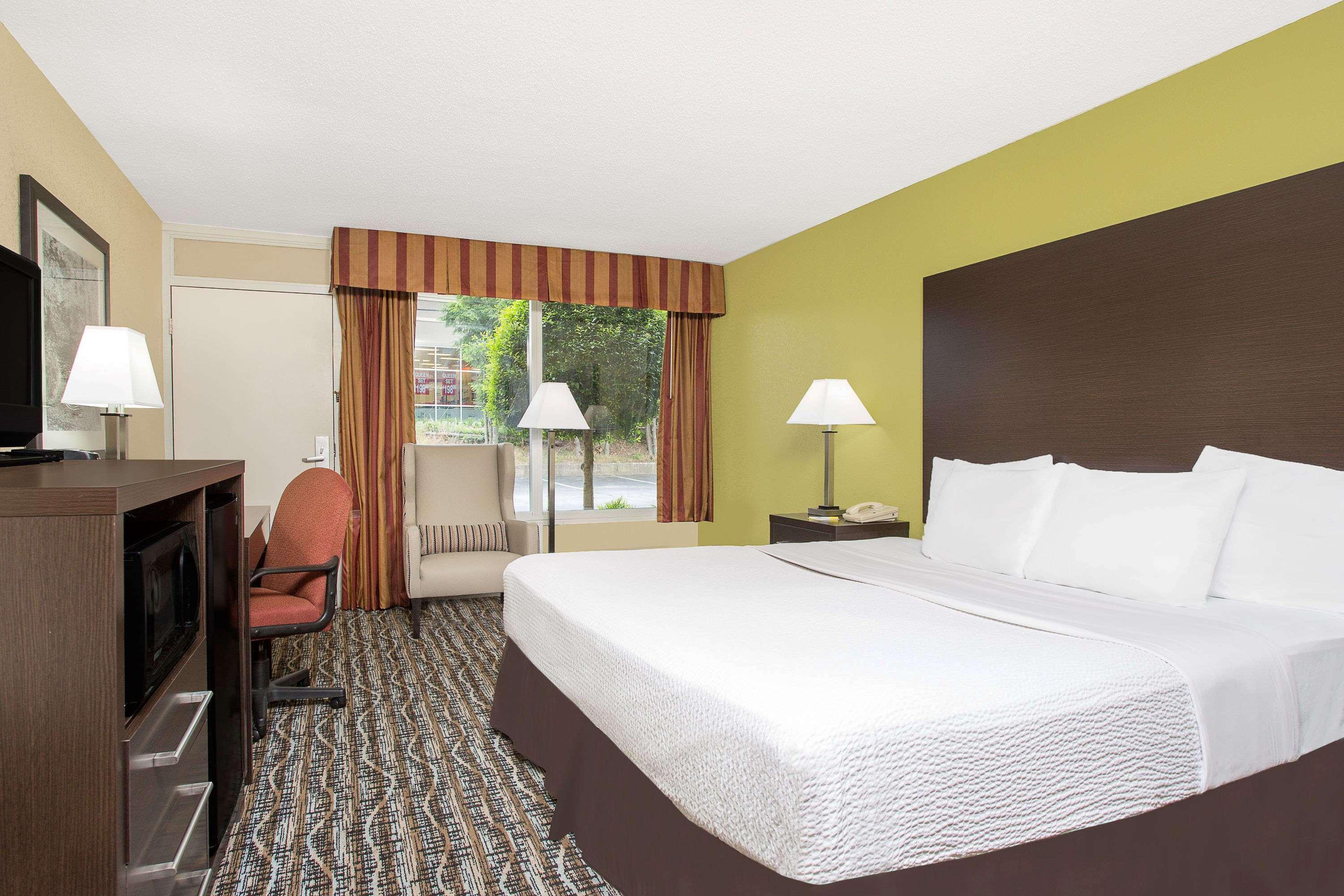 Days Inn By Wyndham Asheville/Mall Kültér fotó