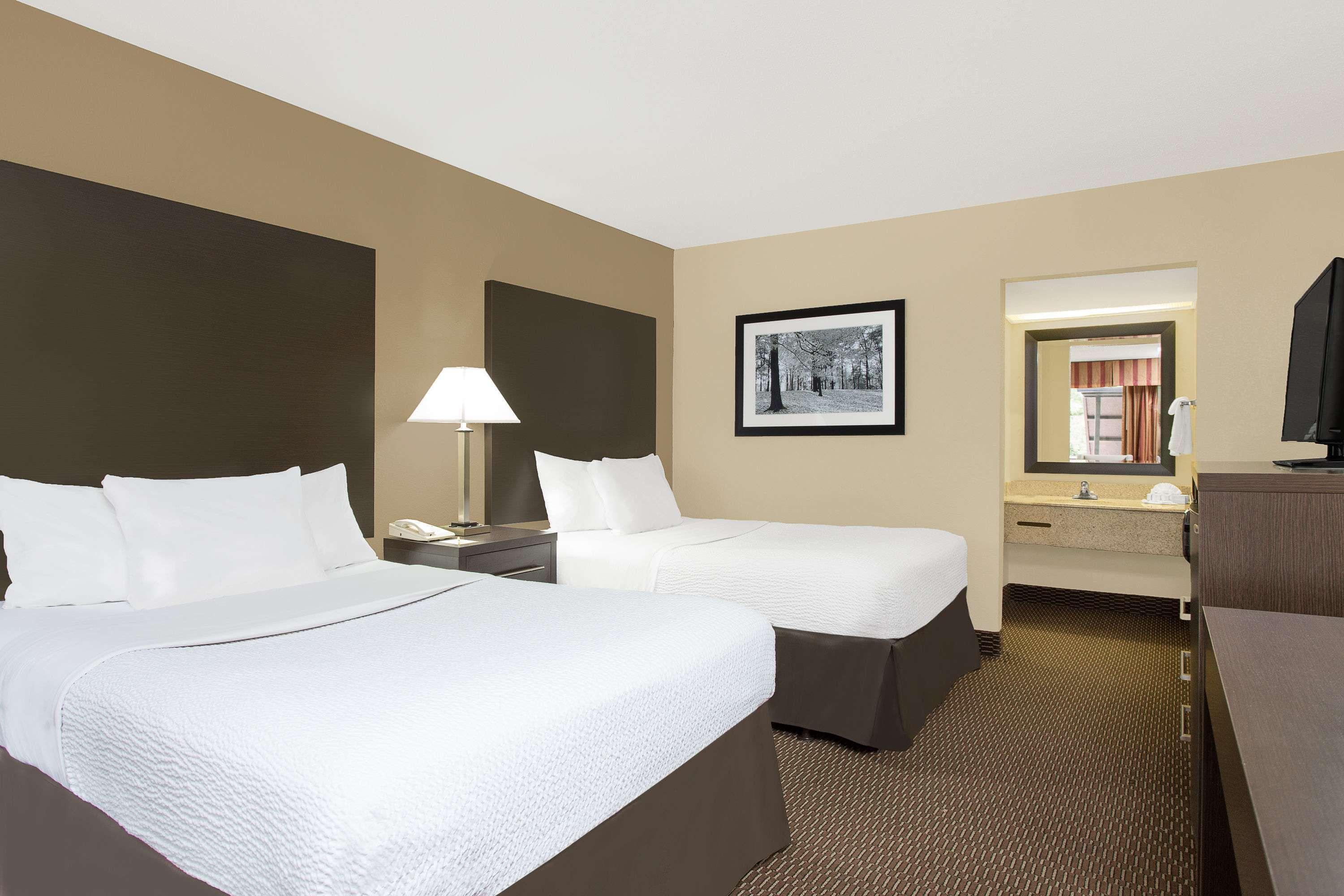 Days Inn By Wyndham Asheville/Mall Kültér fotó