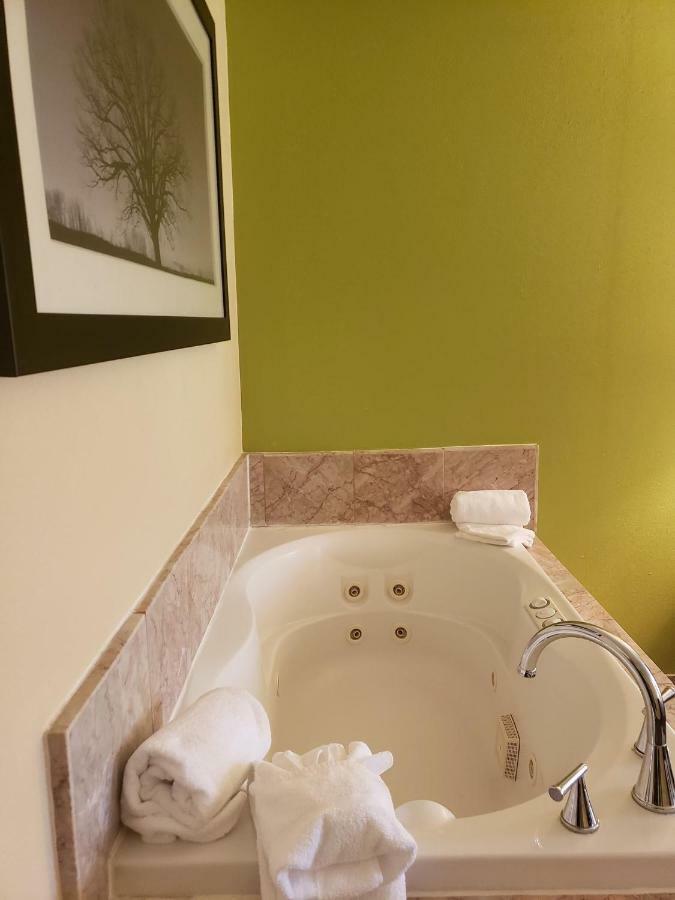 Days Inn By Wyndham Asheville/Mall Kültér fotó