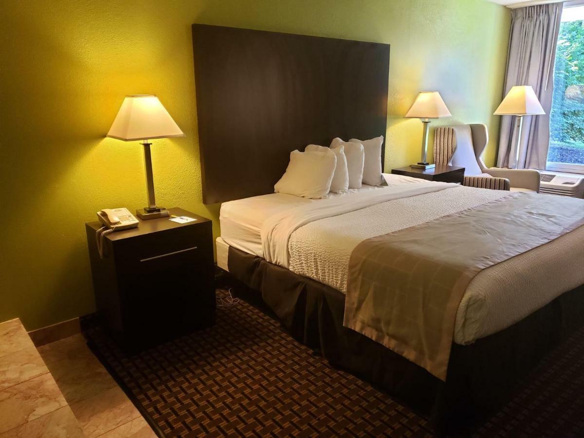 Days Inn By Wyndham Asheville/Mall Kültér fotó