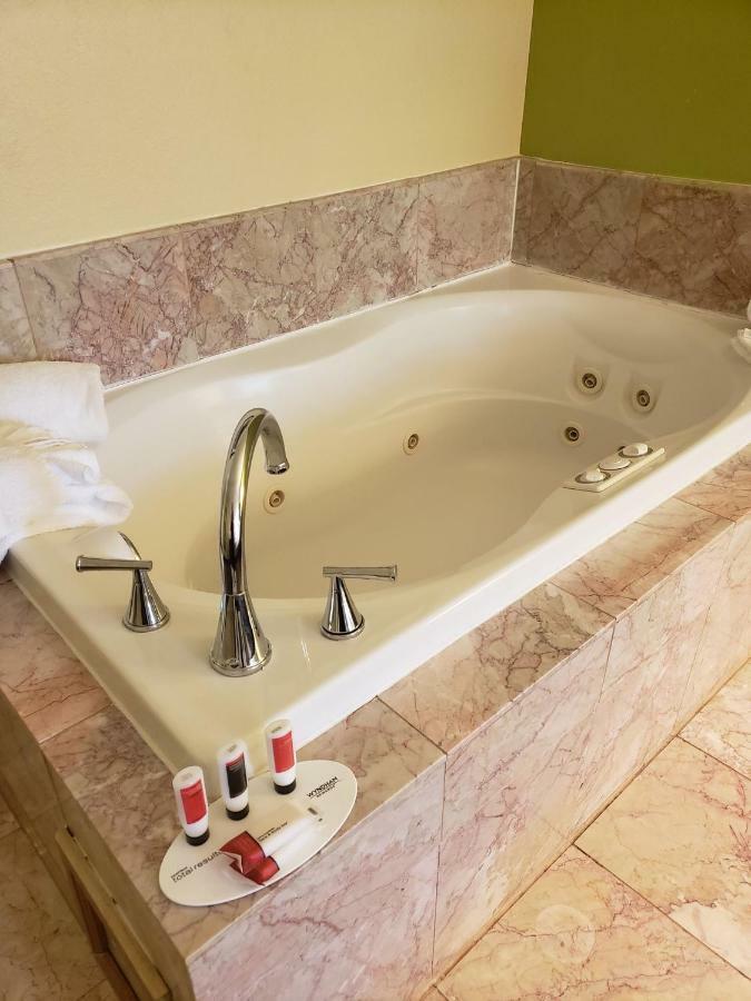 Days Inn By Wyndham Asheville/Mall Kültér fotó